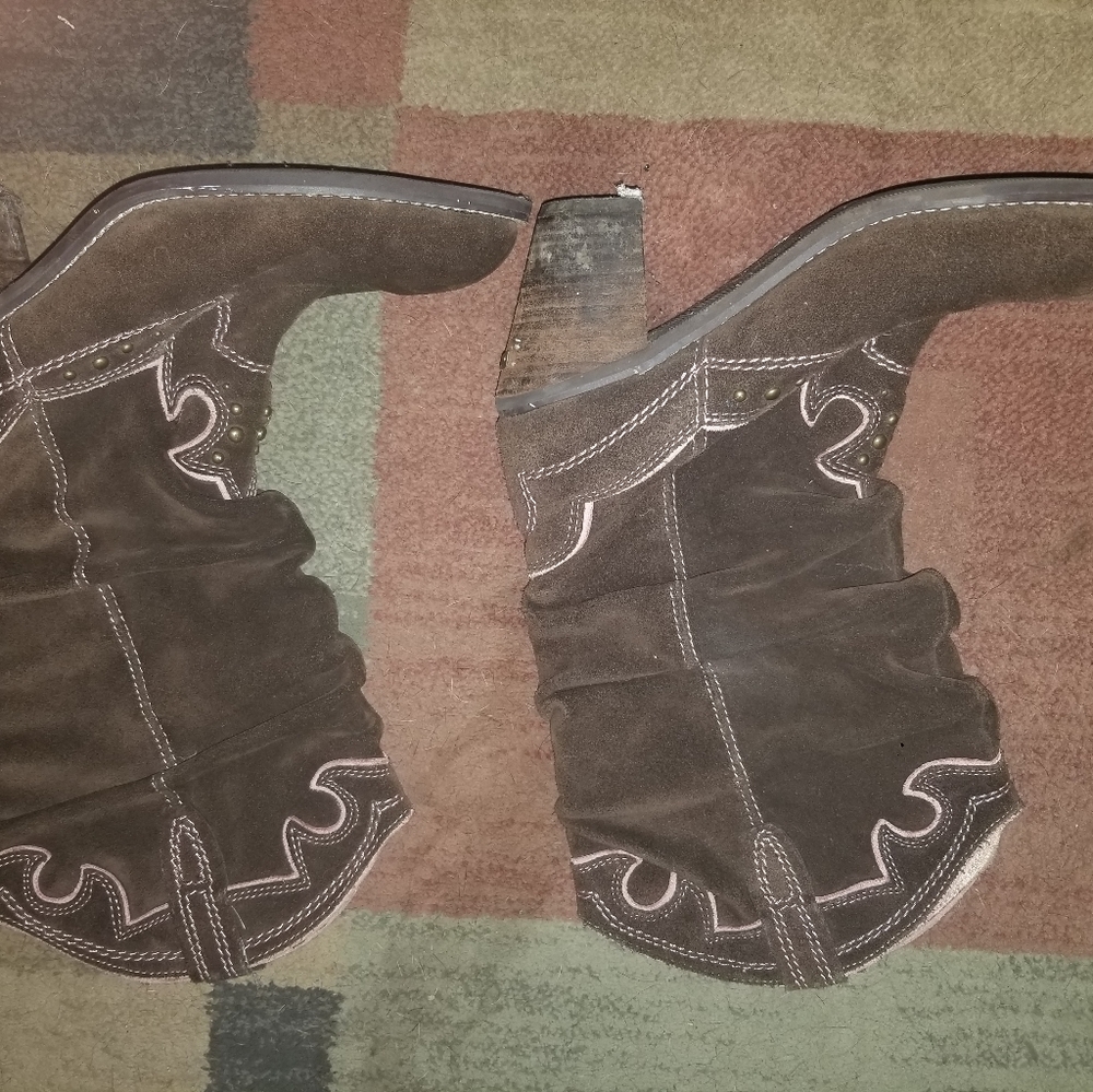 Boots - Picture 3 of 5